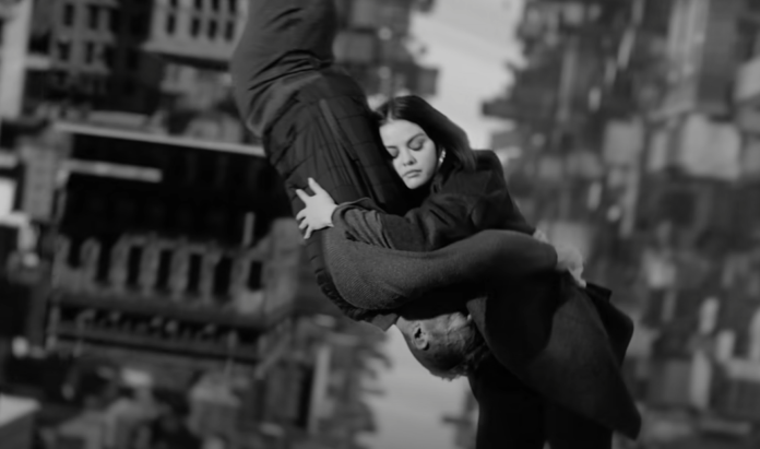 coldplay-i-selena-gomez-s’uneixen-en-el-video-de-‘let-somebody-go’