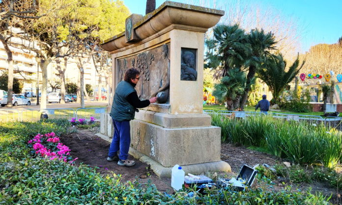 privat:-iniciada-la-restauracio-del-monument-a-juli-garreta-del-passeig-del-mar privat:-iniciada-la-restauracio-del-monument-a-juli-garreta-del-passeig-del-mar