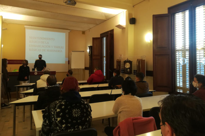 Una de les formacions per aconseguir habilitats professionals en el manteniment d'embarcacions que es fa a la Cambra de Comerç del Baix Empordà Data de publicació: dilluns 07 de febrer del 2022, 15:53 Localització: Sant Feliu de Guíxols Autor: Imatge cedida a l'ACN per la Diputació de Girona