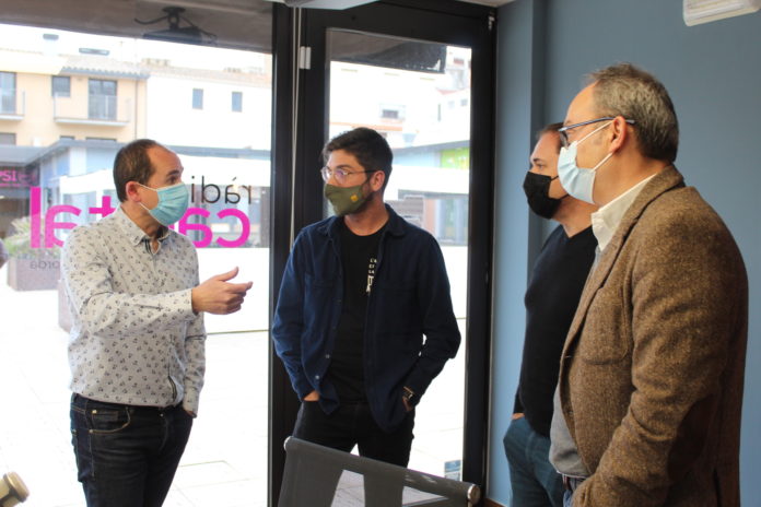 Lluís Puig, Andreu Paneque i Josep Coll als estudis de Ràdio Capital de l'Empordà Lluís Puig, alcalde de Palamós, Andreu Paneque i Josep Coll als estudis de Ràdio Capital de l'Empordà