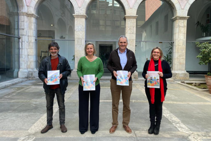 La diputada de la Diputació de Girona, Eva Viñolas, amb el president de l’Associació de Micropobles de Catalunya, Mario Urrea, l’alcalde Sant Miquel de Campmajor, Josep Oriol, i la cap del Servei de Participació, Anna Brunsó. Data de publicació: dilluns 28 de febrer del 2022, 13:45 Localització: Girona Autor: Imatge cedida a l'ACN per la Diputació de Girona