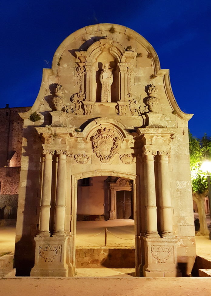 privat:-l’ajuntament-il.lumina-l’arc-de-sant-benet-en-el-dia-mundial-de-l’endometriosi privat:-l’ajuntament-il.lumina-l’arc-de-sant-benet-en-el-dia-mundial-de-l’endometriosi