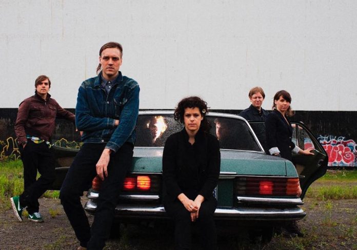 privat:-arcade-fire-reapareixen-amb-‘the-lightning-i,-ii’