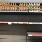 Lineals buits d'oli als supermercats de Palafrugell (per Gerard Escaich)
