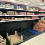 Lineals buits de menjar a un dels supermercats de Palafrugell (per Gerard Escaich)