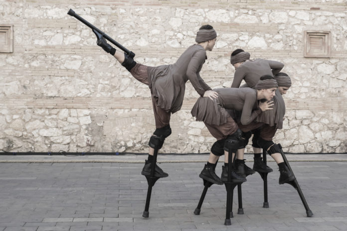 Performance 'Migrare' de la companyia Maduixa - Autor. Maduixa