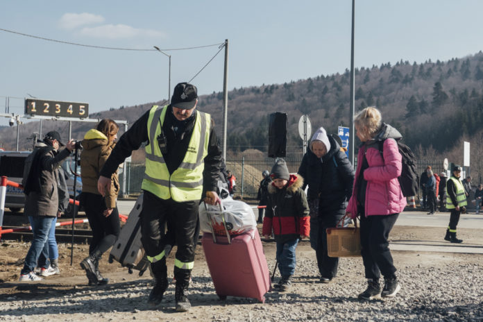 Refugiats ucraïnesos arribant a Polònia Data de publicació: dimecres 16 de març del 2022, 14:23 Localització: Girona Autor: Cedida a l'ACN per Càritas Refugiats ucraïnesos arribant a Polònia Data de publicació: dimecres 16 de març del 2022, 14:23 Localització: Girona Autor: Cedida a l'ACN per Càritas