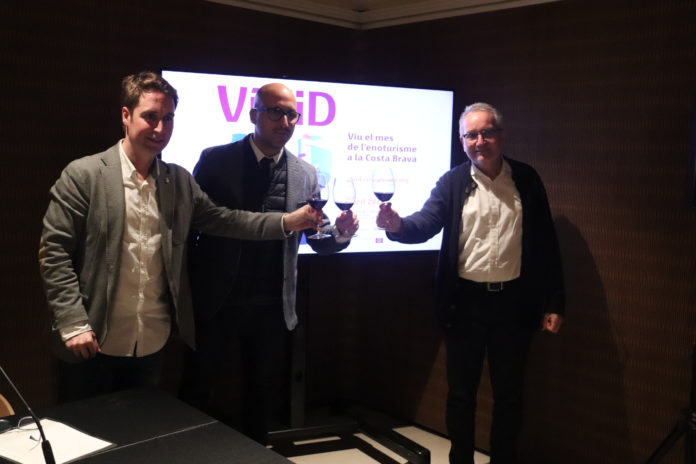 El vicepresident segon del Patronat de Turisme de Girona, Jordi Masquef, el vicepresident primer, Jaume Dulsat, i el president de la DO Empordà, Xavier Albertí, fent un brindis en la presentació de la 8a edició del Vívid Data de publicació: dimarts 08 de març del 2022, 12:01 Localització: Girona Autor: Aleix Freixas
