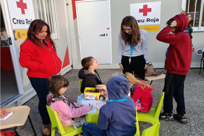 El punt d'assistència de Creu Roja a Garrigàs (via ACN)