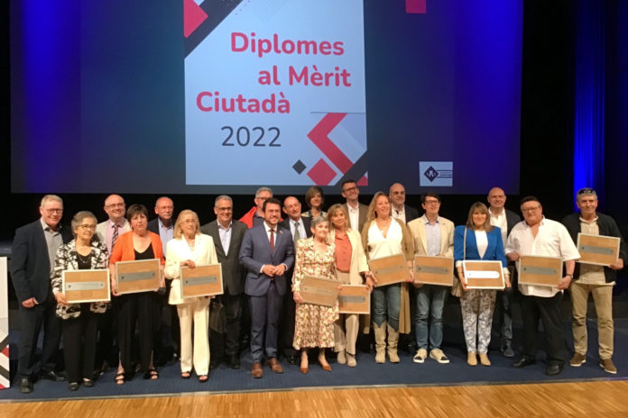 Foto de família dels hotels guardonats amb els Diplomes al Mèrit Ciutadà 2022 que ha concedit l'Ajuntament de Palafrugell Data de publicació: diumenge 15 de maig del 2022, 14:31 Localització: Palafrugell Autor: Cedida per l'Ajuntament de Palafrugell Foto de família dels hotels guardonats amb els Diplomes al Mèrit Ciutadà 2022 que ha concedit l'Ajuntament de Palafrugell Data de publicació: diumenge 15 de maig del 2022, 14:31 Localització: Palafrugell Autor: Cedida per l'Ajuntament de Palafrugell