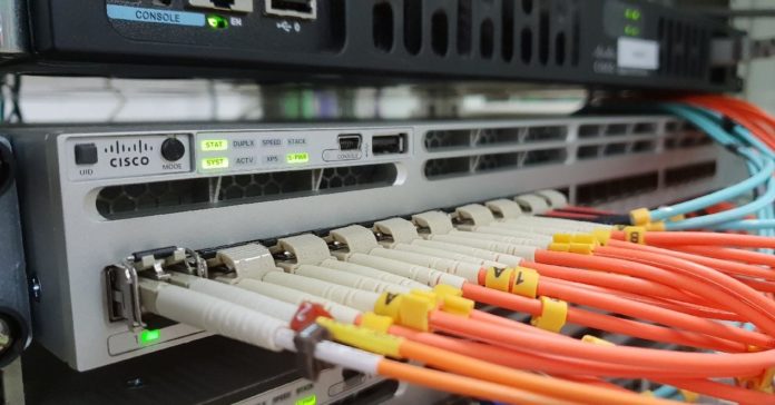 Escoja-la-fibra-correcta-para-conectar-los-dos-conmutadores fibra òptica