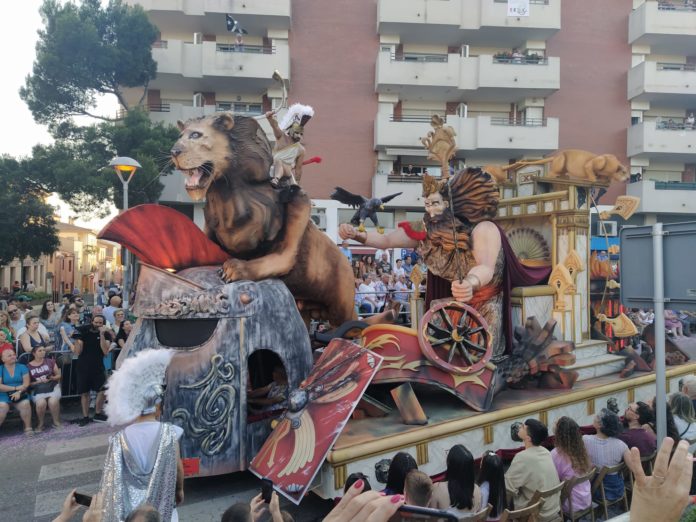 privat:-la-colla-garnatxa-guanya-el-carnaval-de-carnavals-amb-“currum-proelium”