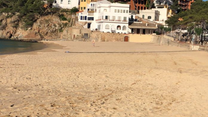 privat:-millores-en-l’accessibilitat-a-la-platja-de-llafranc
