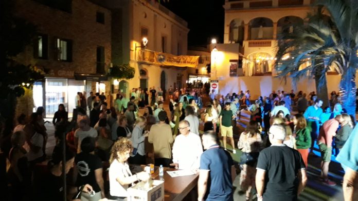 privat:-begur-viu-intensament-la-revetlla-de-sant-joan,-que-per-primer-tambe-es-va-celebrar-a-la-placa-esteva-i-cruanas privat:-begur-viu-intensament-la-revetlla-de-sant-joan,-que-per-primer-tambe-es-va-celebrar-a-la-placa-esteva-i-cruanas