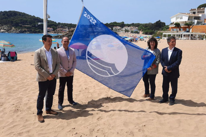 4abcbb62-18e3-4d6e-9596-9123489e745b El moment en què s'ha penjat la bandera blava en una platja de Palamós Data de publicació: divendres 17 de juny del 2022, 18:18 Localització: Palamós Autor: Redacció