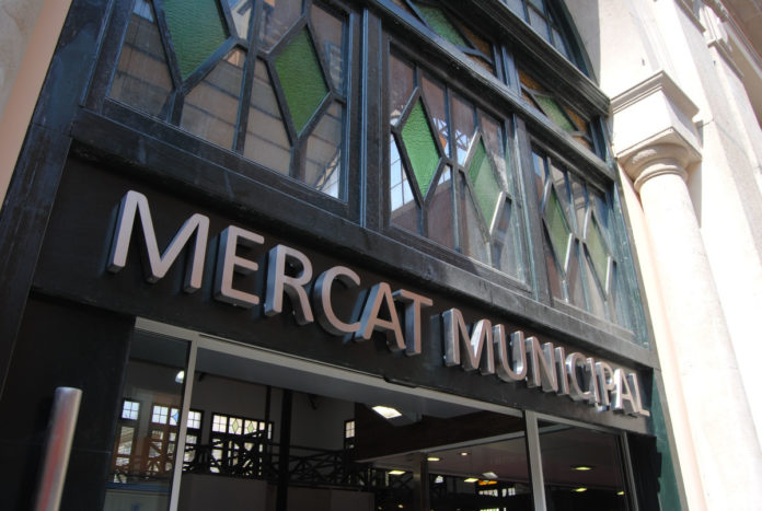 privat:-el-mercat-de-sant-feliu-de-guixols-recupera-l’afluencia-d’abans-de-la-pandemia-i-espera-seguir-creixent