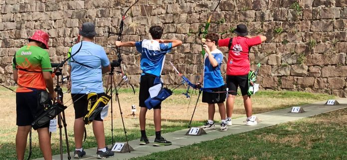 privat:-gran-demostracio-del-club-arquers-esclanya-al-campionat-de-catalunya-de-tir-amb-arc-a-l’aire-lliure