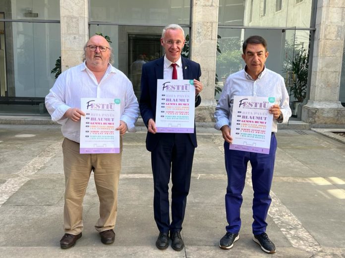6316f73c-fb47-477f-a02f-620172806606 L'alcalde de Calonge, Jordi Soler, el vicepresident de Cultura de la Diputació de Girona, Albert Piñeira, i el director artístic del F'estiu, Francesc Sànchez Carcassés, en la presentació de la segona edició del festival - Imatge Diputació de Girona