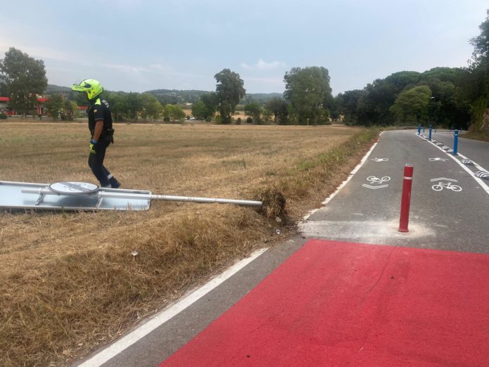 privat:-l’ajuntament-de-palafrugell-portara-davant-el-jutge-2-joves-per-trencar-senyalitzacio-viaria