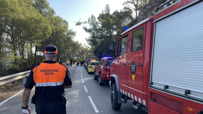 L'equip de rescat després d'un accident a la carretera de Begur en direcció Sa Tuna - Imatge de Protecció Civil