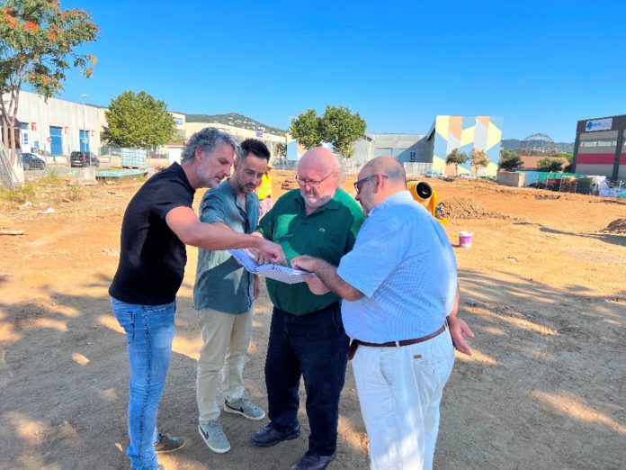 L’equip de govern de Calonge i Sant Antoni a la zona on s'instal·larà la nova deixalleria del municipi