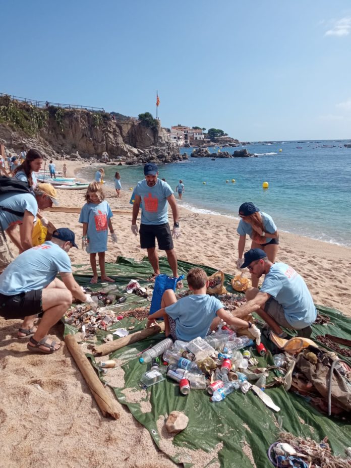 privat:-voluntaris-recullen-183-kg-de-deixalles-de-les-platges-de-llafranc-i-calella-de-palafrugell privat:-voluntaris-recullen-183-kg-de-deixalles-de-les-platges-de-llafranc-i-calella-de-palafrugell