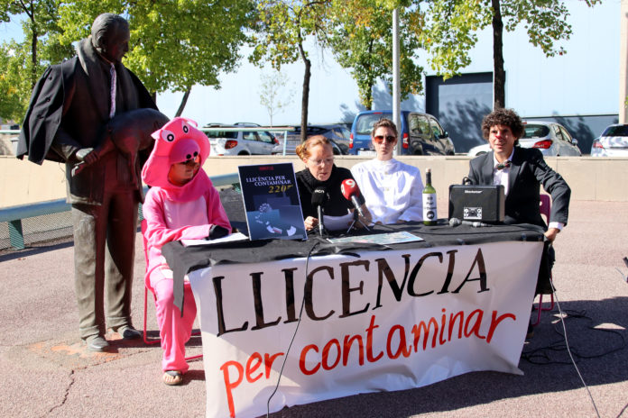 Ginesta Mary juntament amb altres membres del GDT reclamen voluntat política per sancionar aquells que cometen delictes mediambientals Data de publicació: dimecres 28 de setembre del 2022, 18:11 Localització: Vic Autor: Laura Busquets