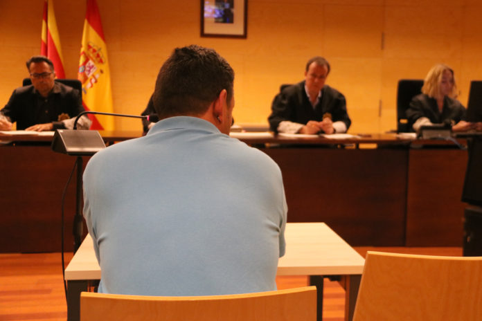 ce4f2c26-cfd8-4e3c-b706-066c8aa53bc0 L'acusat d'abusar sexualment de la seva neboda durant la declaració al judici a Girona - Autor: Gemma Tubert / ACN