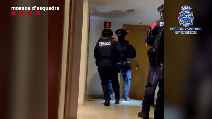 Imatge d'una de les intervencions dels Mossos d'Esquadra desarticulant la banda criminal