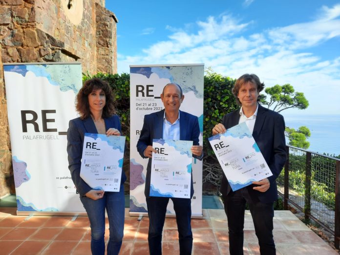 Sílvia Beleña, Cap de Promoció Econòmica de Palafrugell; Joan Vigas, Alcalde de Palafrugell; i Marc Riera, President de la demarcació de Girona del Col·legi d’Arquitectes de Catalunya. Sílvia Beleña, Cap de Promoció Econòmica de Palafrugell; Joan Vigas, Alcalde de Palafrugell; i Marc Riera, President de la demarcació de Girona del Col·legi d’Arquitectes de Catalunya.