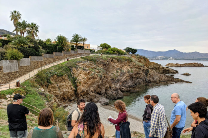 Un grup de voluntaris participa en el projecte de ciència ciutadana Life medCLIFFS sobre les espècies de flora invasora als penya-segats de la Costa Brava Data de publicació: dijous 03 de novembre del 2022, 11:51 Localització: El Port de la Selva Autor: Imatge cedida a l'ACN pel Parc Natural del Cap de Creus