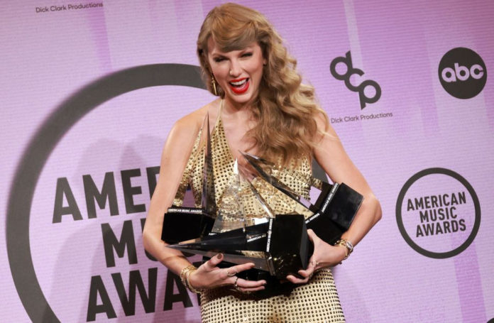taylor-swift-arrasa-als-american-music-awards-2022
