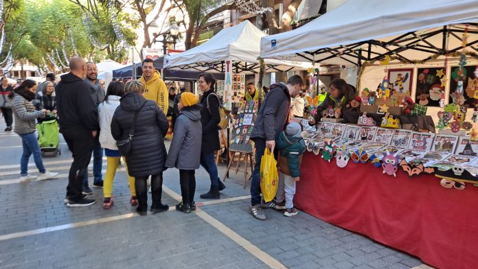 privat:-la-rambla-de-sant-feliu-es-transforma-en-mercat-de-nadal-durant-dos-dies
