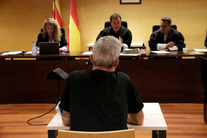 D'esquenes, el cambrer acusat d'agredir sexualment una companya de feina a Palamós - Marina López / ACN