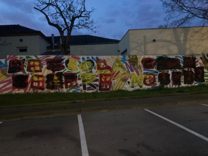 Mural de l'Escola Quermany, de Pals, vandalitzat el gener del 2023