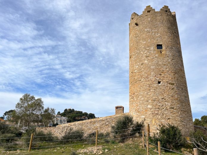 privat:-la-torre-del-mas-d’en-pinc-obre-les-seves-portes-perque-en-puguin-gaudir-veins-i-veines-i-visitants privat:-la-torre-del-mas-d’en-pinc-obre-les-seves-portes-perque-en-puguin-gaudir-veins-i-veines-i-visitants
