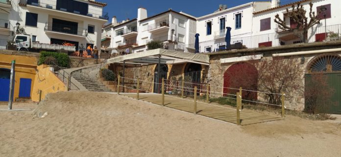 Platja de Canadell a Palafrugell després de les obres de millora d'accessibilitat Platja de Canadell a Palafrugell després de les obres de millora d'accessibilitat