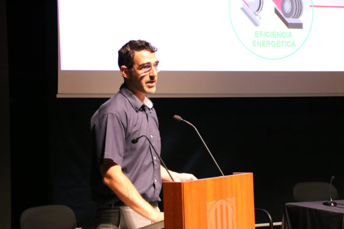El membre de la Plataforma per la promoció del Transport Públic (PTP), Ricard Rios, durant la seva intervenció a la jornada de Girona el dissabte 10 de juny del 2023 -Autor: Ariadna Reche / ACN El membre de la Plataforma per la promoció del Transport Públic (PTP), Ricard Rios, durant la seva intervenció a la jornada de Girona el dissabte 10 de juny del 2023 -Autor: Ariadna Reche / ACN