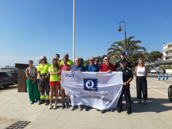 privat:-empesca’t-hissa-la-bandera-q-de-qualitat-turistica-a-la-platja-de-l’estartit privat:-empesca’t-hissa-la-bandera-q-de-qualitat-turistica-a-la-platja-de-l’estartit
