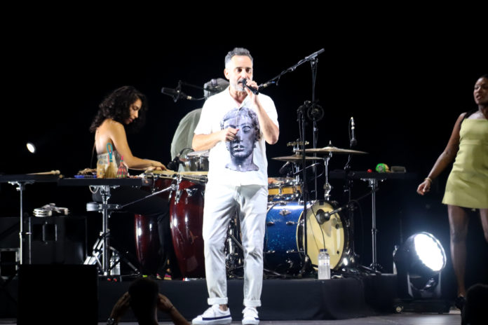 El cantautor Jorge Drexler interpreta els temes del seu últim disc en un concert al Festival de la Porta Ferrada Data de publicació: diumenge 13 d’agost del 2023, 23:50 Localització: Sant Feliu de Guíxols Autor: Aleix Freixas