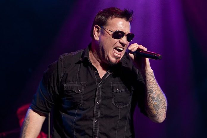 mor-steve-harwell-el-cantant-de-smash-mouth