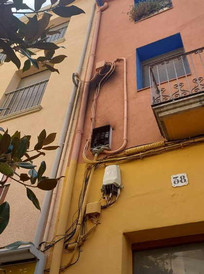 cable de la llum carrer Major, Sant Feliu de Guíxols