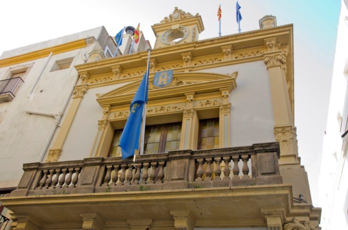 Robatori-bandera-ajpalamos Detingut pel robatori d’una bandera a l’Ajuntament de Palamós