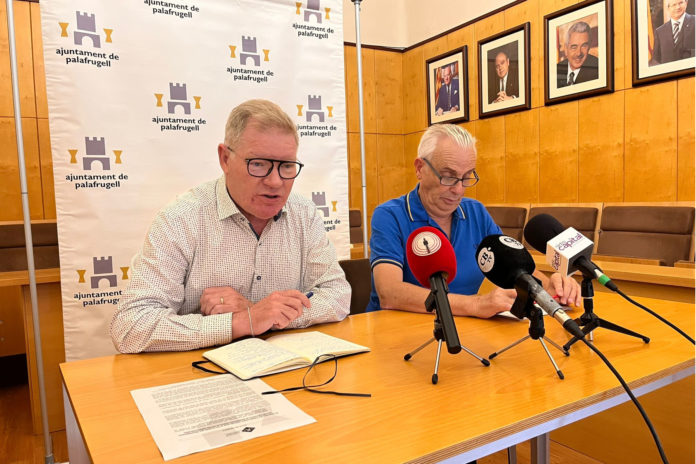 A l'esquerra, l'alcalde de Palafrugell, Juli Fernández, i el primer tinent d'alcalde, Isidre Tenas Data de publicació: dimecres 20 de setembre del 2023, 12:13 Localització: Palafrugell Autor: Ajuntament de Palafrugell
