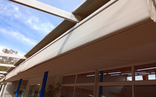 privat:-nous-tendals-al-pati-de-l’escola-tomanyi-per-combatre-les-altes-temperatures