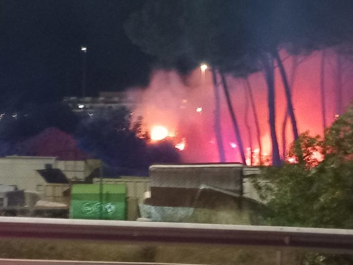 Incendi a la deixalleria de Calonge. Imatge cedida per Lluís Armela