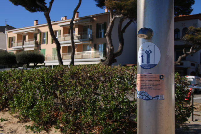 Una dutxa a la platja de Sant Pol fora de servei per la sequera Una dutxa a la platja de Sant Pol fora de servei per la sequera