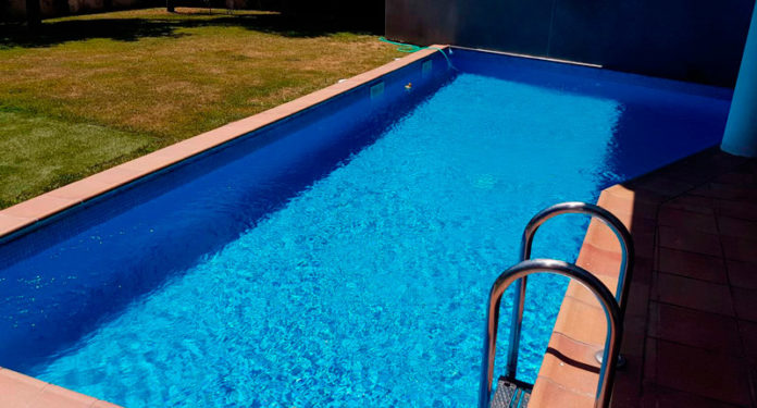 piscina-privada-en-jardin