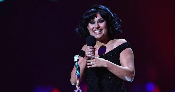 raye-es-converteix-en-la-gran-triomfadora-dels-brit-awards-2024