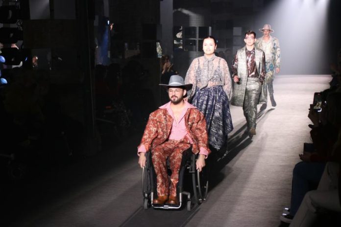Free from Style inclusive models parading in 080 Barcelona / Albert Hernàndez Free from Style inclusive models parading in 080 Barcelona / Albert Hernàndez